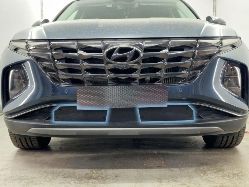 Зимняя заглушка радиатора на стяжке низ 2 части гибрид для Hyundai Tucson IV Черный Стрелка 11 ZZ.HTUS21.hybrid