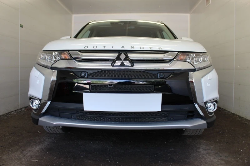 Защитная сетка радиатора комплект 4 части, с парктроником и камерой для Mitsubishi Outlander III Рестайлинг 2 Черный Стрелка 11 MITOUT15.cam.black