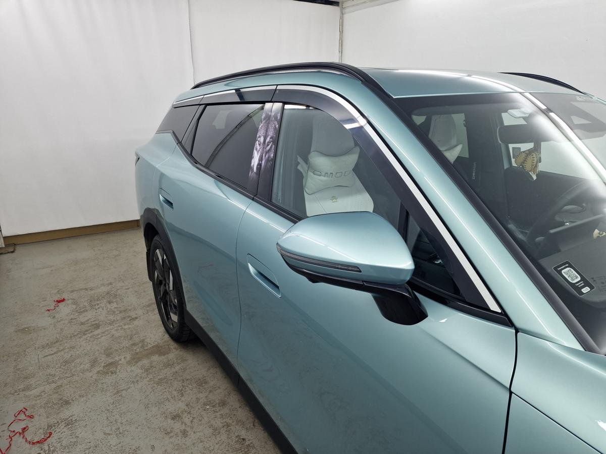 Дефлекторы окон 2D с хром накладками 6 шт. под наклоном для Omoda C7 I