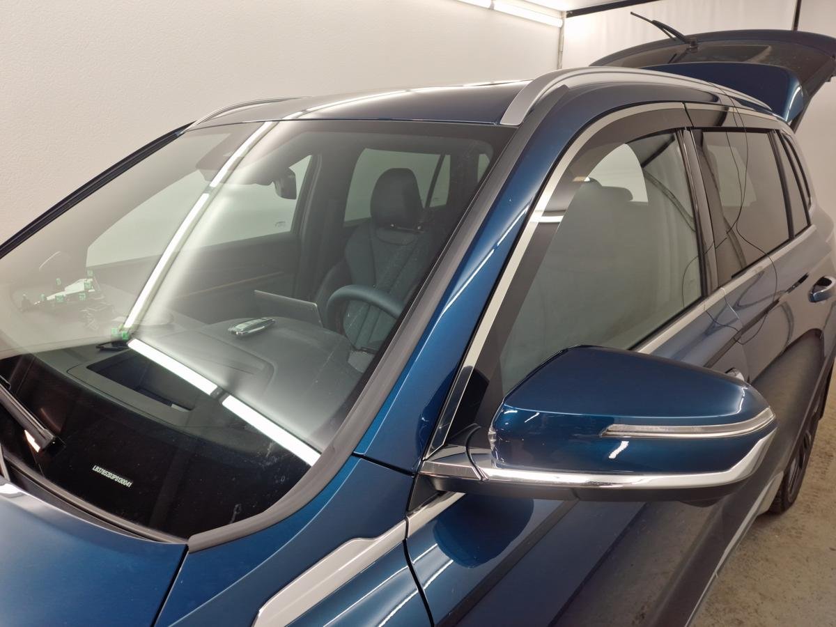 Дефлектор (водосток) лобового стекла для Geely Monjaro