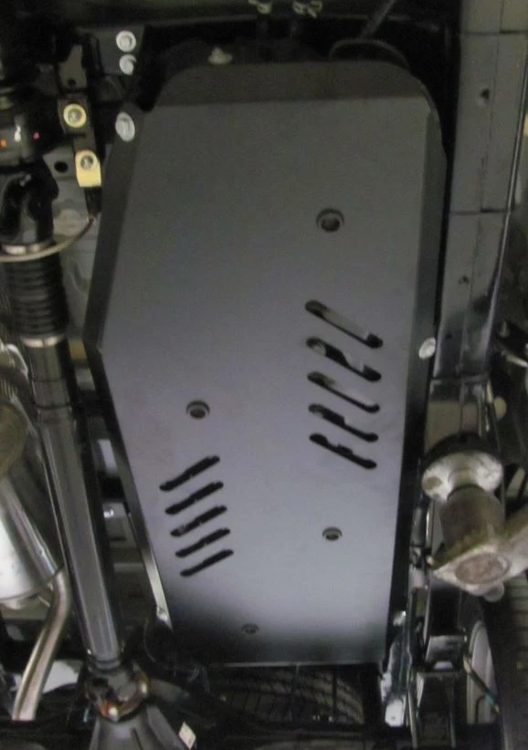 Защита бензобака для Toyota Hilux VIII