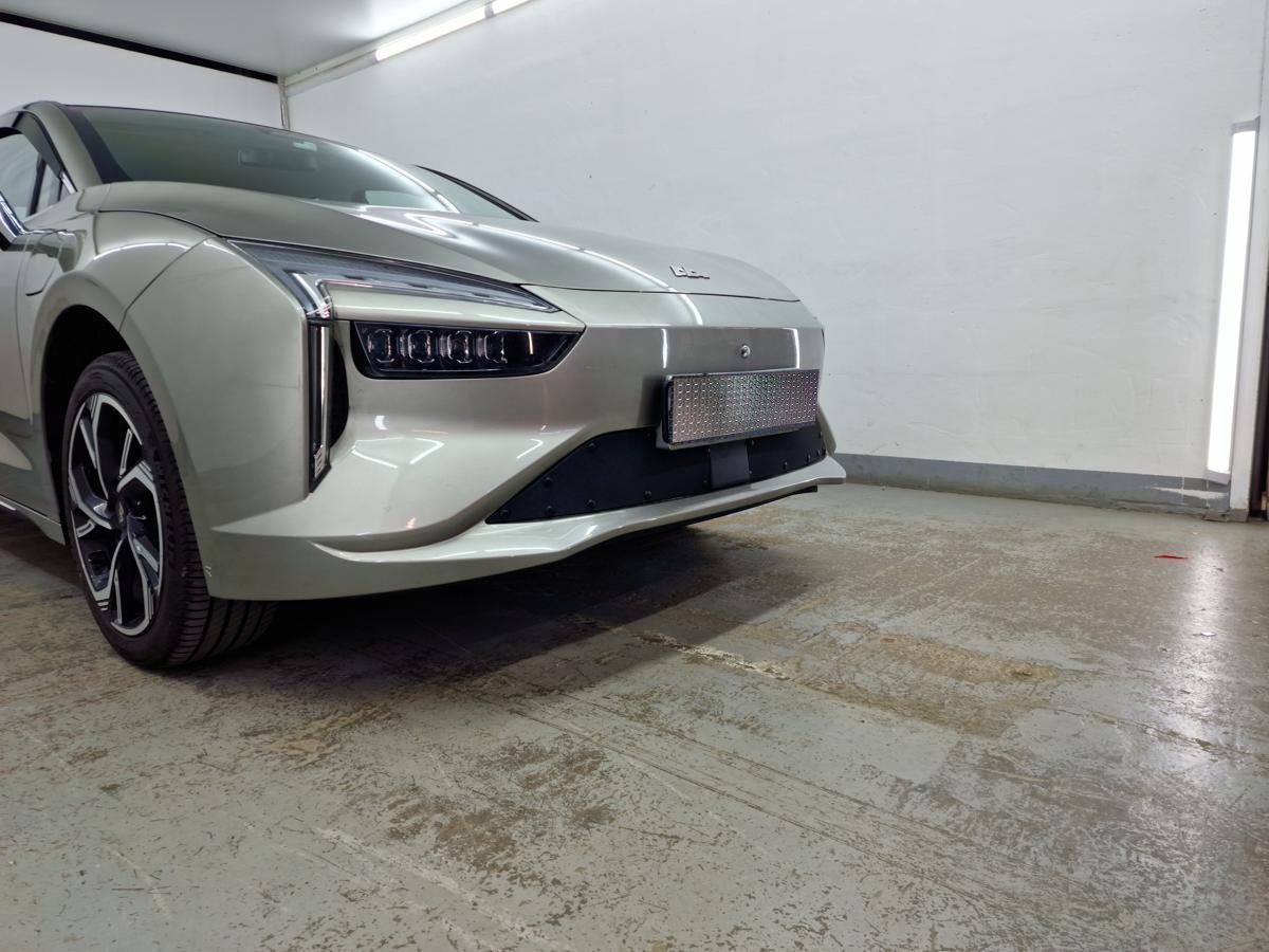 Зимняя заглушка радиатора к съемной сетке низ с датчиком АСС 2 части для Амберавто А5 I