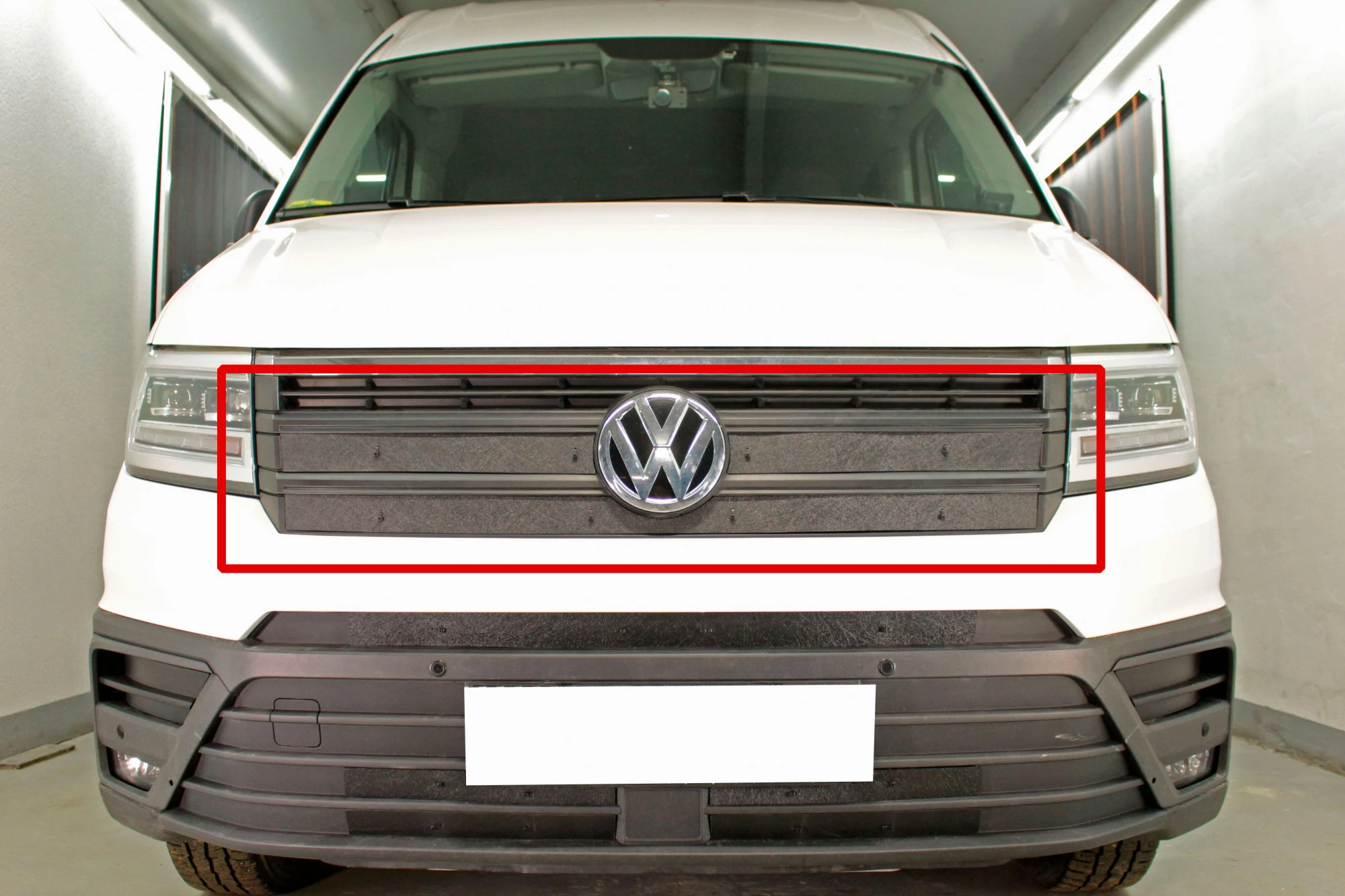 Зимняя заглушка радиатора на стяжке верх (3 части) для Volkswagen Сrafter (7C0) II