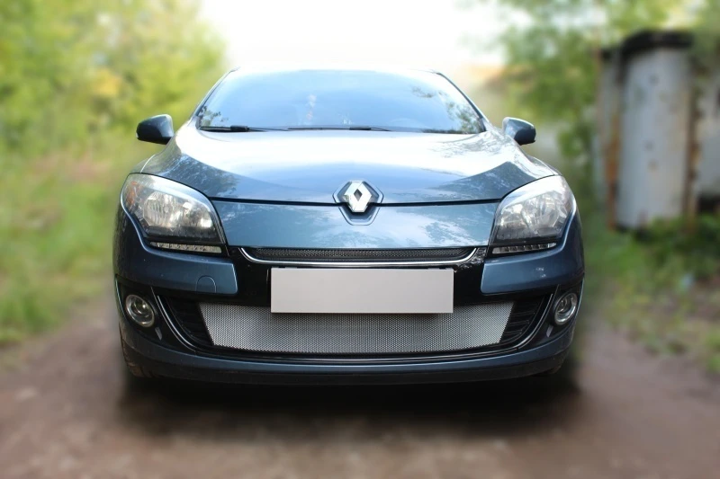 Комплект сеток chrome верх и низ для Renault Megane III Рестайлинг Хром Стрелка 11 RMEG12.top.chrome-RMEG12.bot.chrome