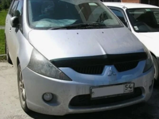Дефлектор капота темный для Mitsubishi Grandis  SIM NLD.SMIGRA0412