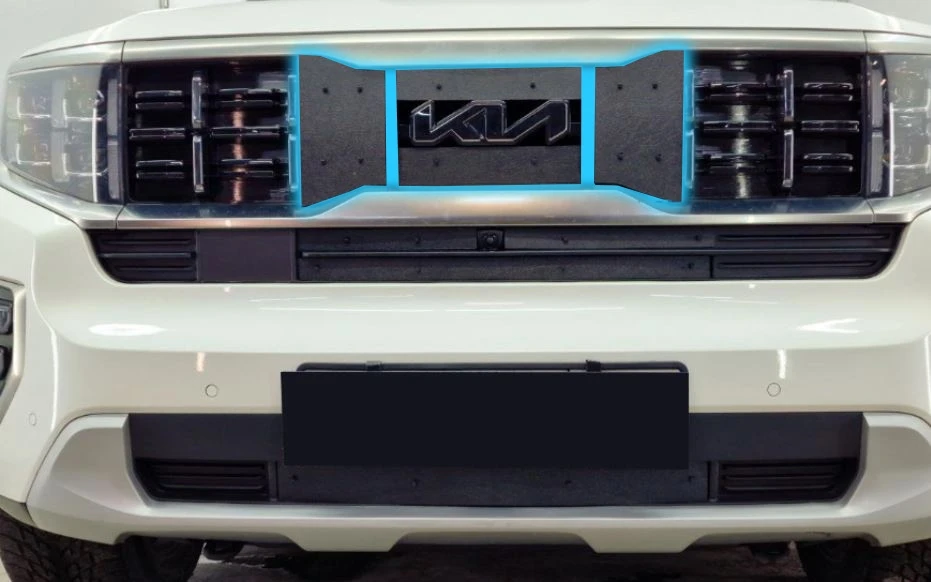 Зимняя заглушка радиатора на стяжке верх 4 части для Kia Mohave I Рестайлинг 2