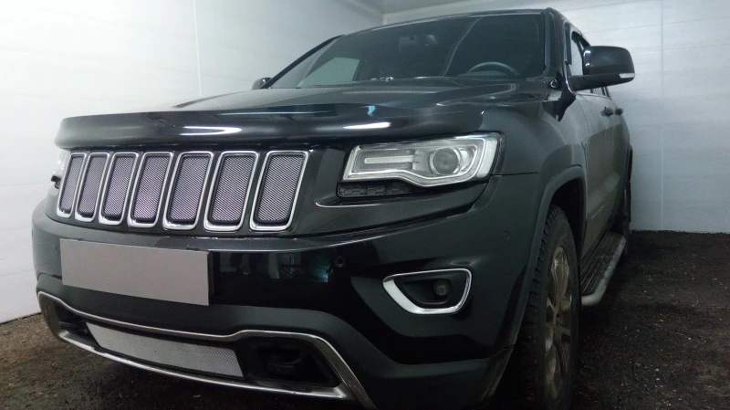 Комплект сеток chrome верх (Laredo, Limited) и низ (кроме SRT8) для Jeep Grand Cherokee IV (WK2) Рестайлинг Хром Стрелка 11 JGCH13.top.chrome-JGCH13.bot.chrome
