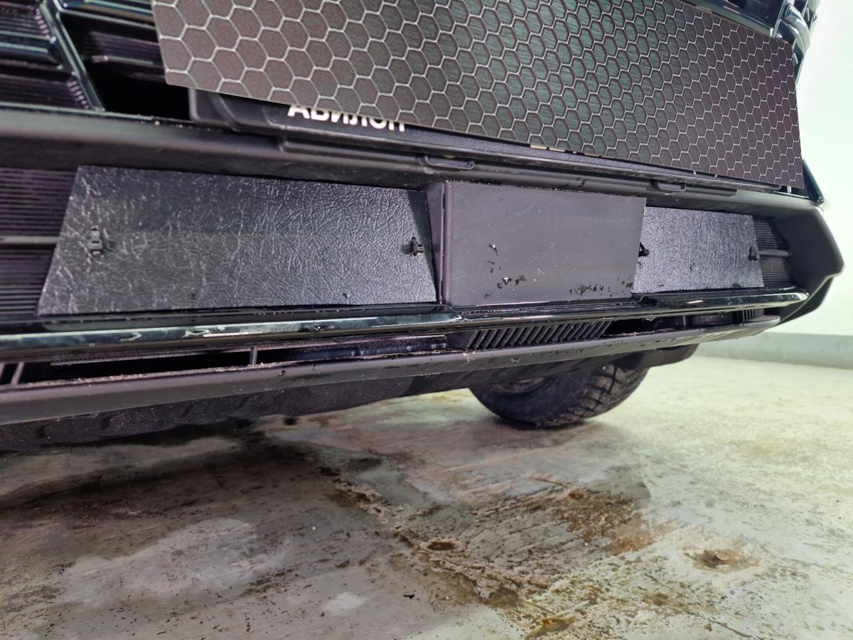 Зимняя заглушка радиатора на стяжке (2 части) для Jetour Dashing