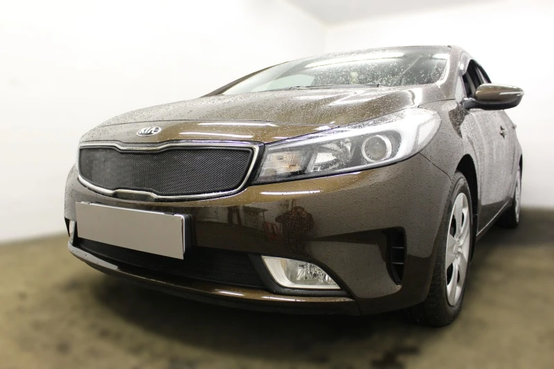 Комплект сеток black боковые, верх и низ для Kia Cerato III Рестайлинг (Classic) Черный Стрелка 11 KCER16.cor.black-KCER16.top.black-KCER16.bot.black