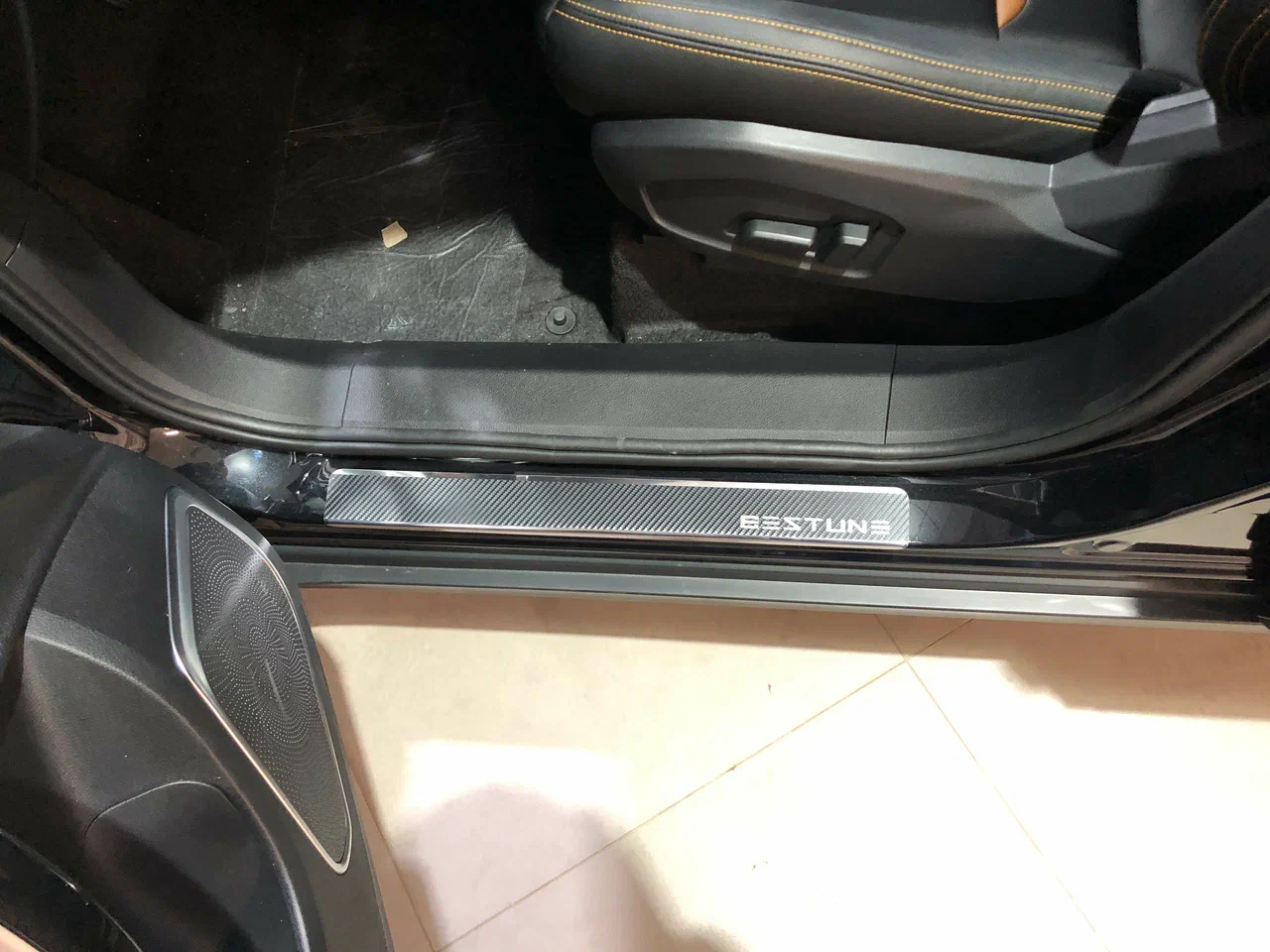 Накладки на пороги нержавеющая сталь под карбон 4шт. для FAW Bestune T55