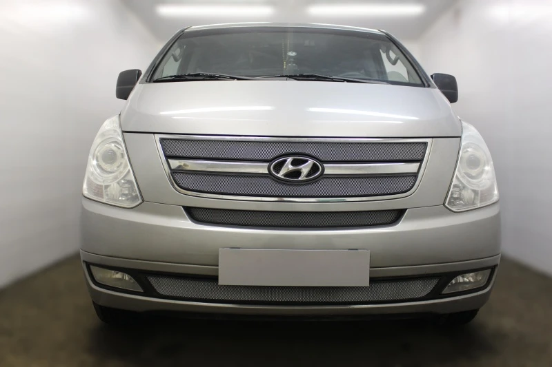 Комплект сеток chrome верх 3 части и низ для Hyundai H-1 (Starex) II Хром Стрелка 11 HH1.07.top.chrome-HH1.07.bot.chrome