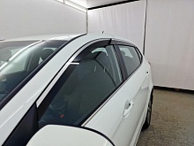 Дефлекторы окон с хром накладками 2D 6 шт (для кузова хэтчбек) для Kia Rio III