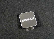 Заглушка на фаркоп с логотипом Nissan для Nissan Terrano III (D10)