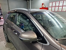 Дефлекторы окон 2D с хром накладками 4 шт. под наклоном для Kia Sportage IV Рестайлинг