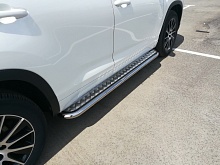 Пороги с накладным листом d53 мм для Toyota Highlander III (U50) Рестайлинг