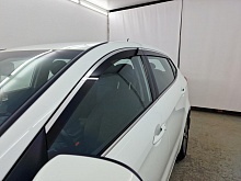 Дефлекторы окон с хром накладками 2D 6 шт (для кузова хэтчбек) для Kia Rio III Рестайлинг