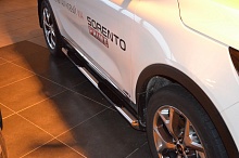 Пороги труба с проступью d76 мм для Kia Sorento III Prime Рестайлинг